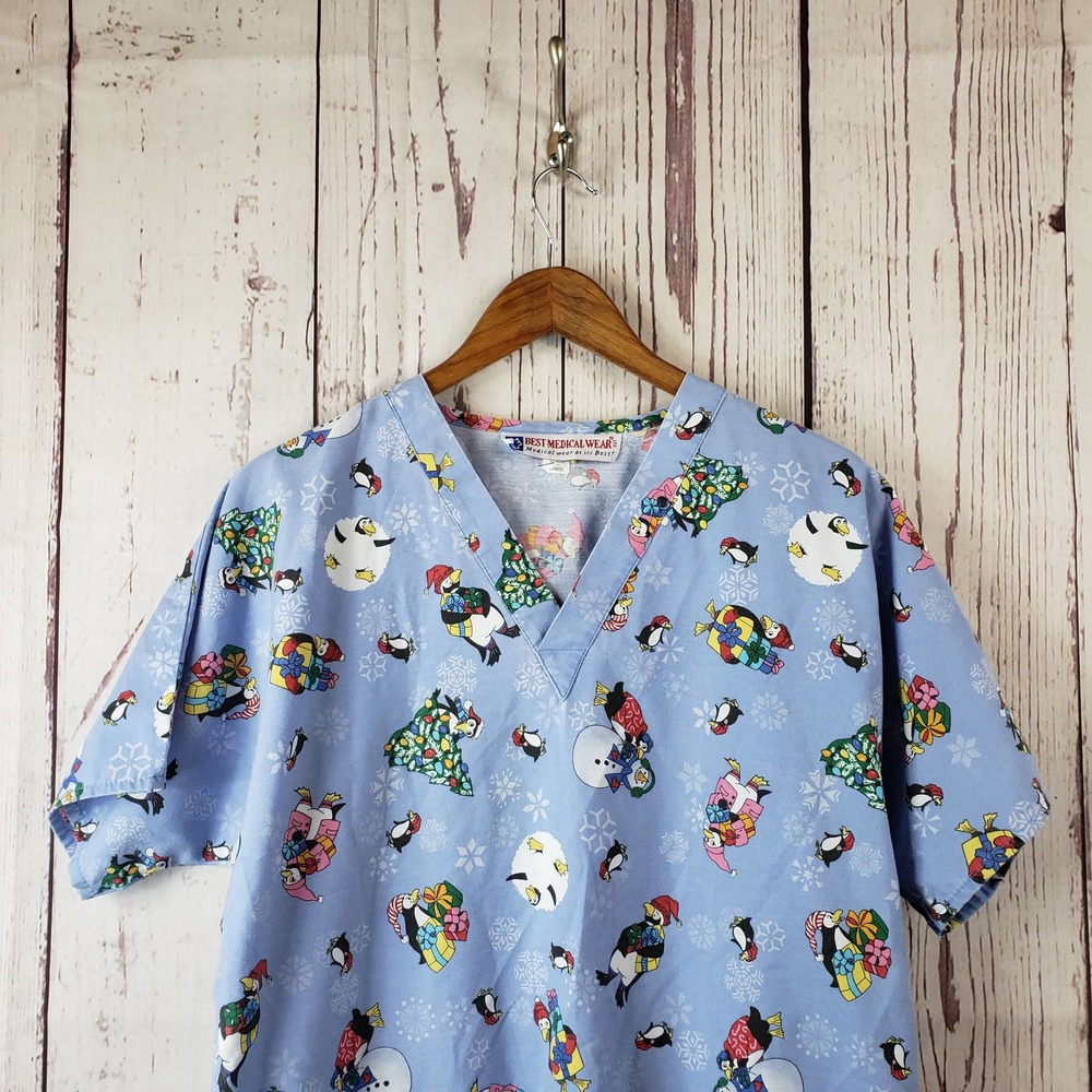 Best Medical Wear Scrub Top Womens Size Large Christmas Penguine Blue